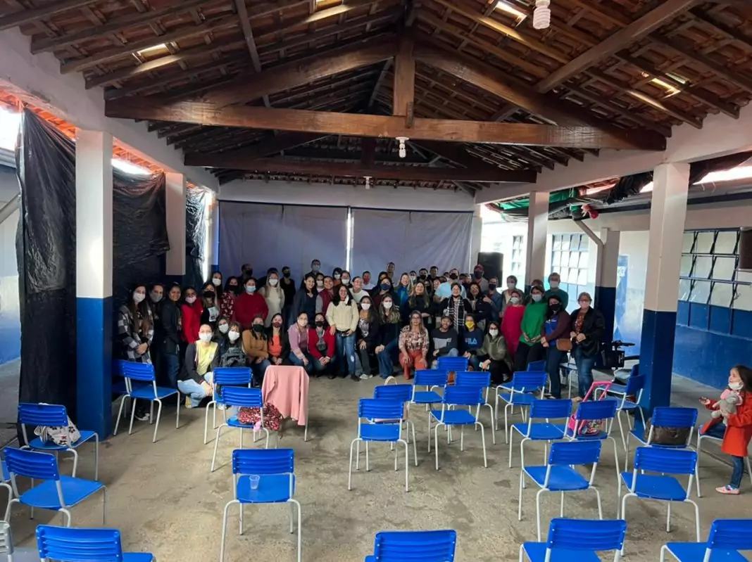 Prefeitura de Caracol realiza apresentação do projeto Jovens Empreendedores Primeiros Passos para professores e auxiliares de ensino