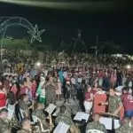 Com muita emoção e alegria, multidão prestigia inauguração da Iluminação Natalina de Caracol