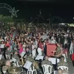 Com muita emoção e alegria, multidão prestigia inauguração da Iluminação Natalina de Caracol