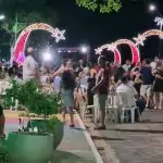 Com muita emoção e alegria, multidão prestigia inauguração da Iluminação Natalina de Caracol